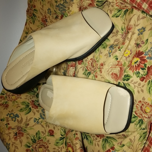 Easy Spirit,mules,open toe,suede leather,memory foam soft,womens,size 9. - Picture 1 of 10